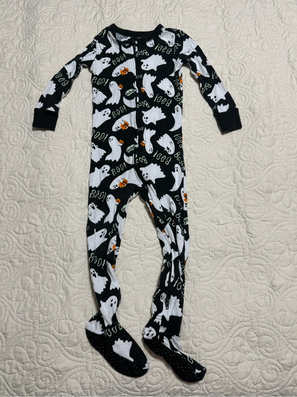 Kids toddler 2T Halloween Ghost footie pajamas in black with ghosts pumpkins Boo